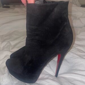 Christian Louboutin Daffodil booty size 40